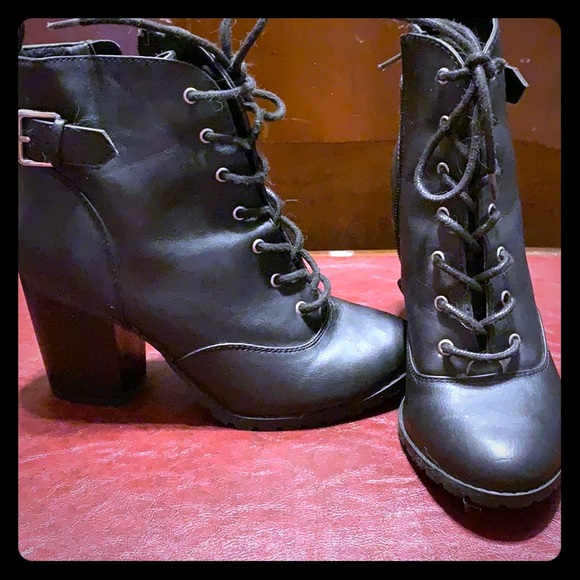 Cute boots - Picture 1 of 6
